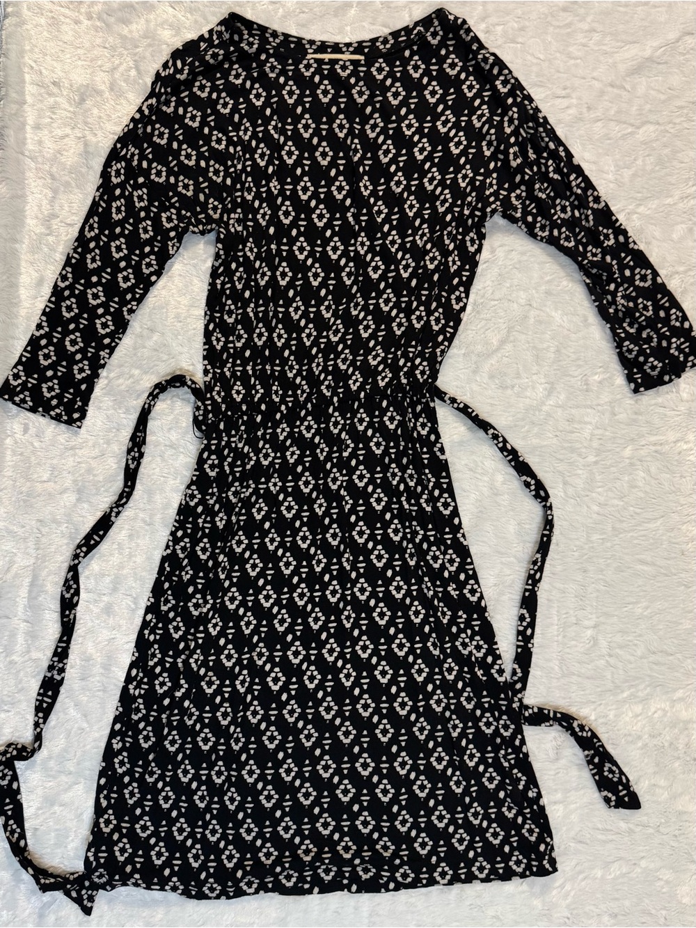 LOFT Black and White Tie-Waist Long Sleeve Geometric Dress